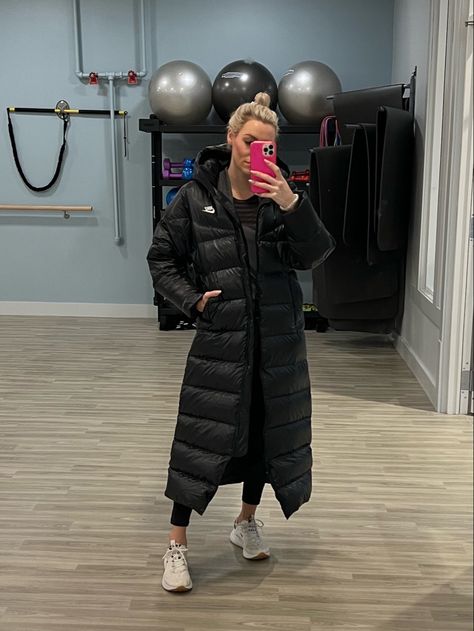 Nike Parka Outfit, Northface Long Winter Jacket, Black Long Puffer Jacket Outfit, Longline Puffer Jacket Outfit, Long Parka Outfit, Nike Winter Jacket, Long Black Puffer Jacket, Long Puffer Jacket Women, Puffer Jacket Outfit Women