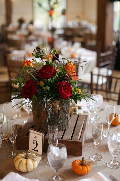 Fall Wedding Table Scapes Ideas, November Wedding Centerpieces, Fall Wedding Reception Tables, Fall Wedding Table Decor, Wedding Reception Tables Centerpieces, Wedding Table Themes, Hunter Wedding, Fall Wedding Tables, Fall Barn Wedding