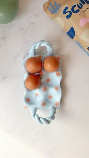 Easter Clay Projects, Egg Carton Ceramic, Diy Clay Egg Tray, Pottery Easter Ideas, Air Dry Clay Egg Holder, Egg Carton Clay, Egg Holder Ceramic, Pottery Egg Holder, Clay Egg Tray