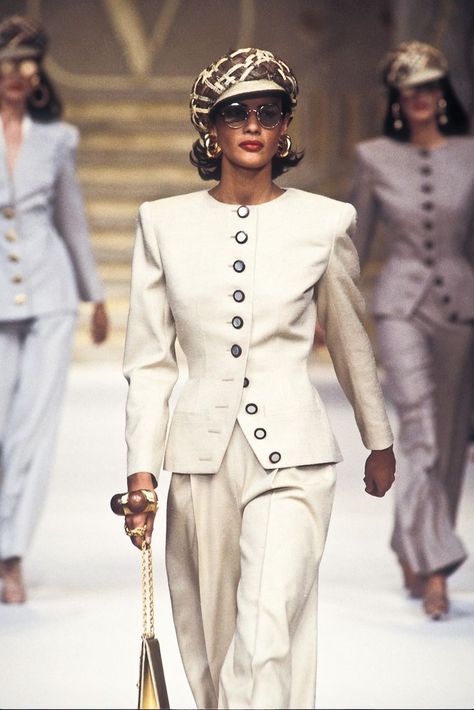 Nadege du Bospertus for Valentino RTW Spring Summer 1993 Simple Slip Dress, 90s Runway Fashion, Mode Chanel, Elegant Outfit Classy, Runway Outfits, Valentino Couture, 90s Runway, Women's Shoes Accessories, Vintage Vogue