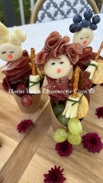 Charcuterie Halloween Cups, Fall Themed Dessert Charcuterie Board, Halloween Charcuterie Cups Ideas, Fall Charcuterie Cups, Halloween Charcuterie Cups, Hocus Pocus Dessert Ideas, Hocus Pocus Themed Food, Hocus Pocus Charcuterie Board, Hocus Pocus Charcuterie