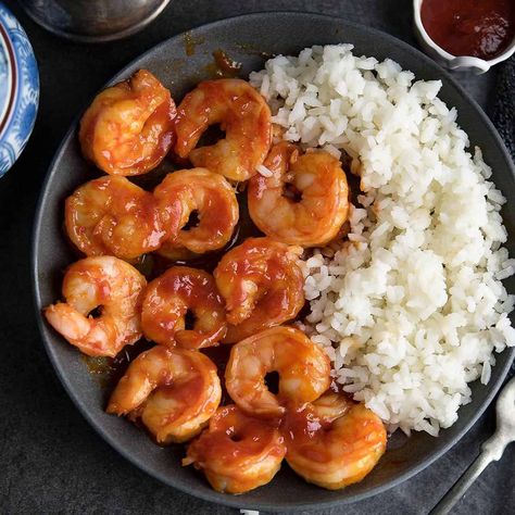 Siracha Shrimp, Salmon And Shrimp Recipes, Honey Sriracha Shrimp, Shrimp Jalapeno Poppers, Asian Food Easy, Honey Siracha, Shrimp Meal Prep, Crowd Pleasers Recipes, Smoked Honey