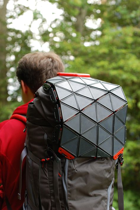 The best of rigid and flexible solar panels combine in SunUp, a product for outdoor adventurers invented by Brunel University design graduate Bradley Brister. Energy Inspiration, Diy Solar Power System, Solar Backpack, University Design, Solar Power Charger, Energy Harvesting, Adventure Bags, Solar Power Diy, Flexible Solar Panels