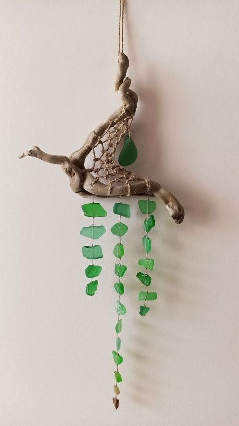 Driftwood Sea Glass Art, Drift Wood Crafts Ideas, Driftwood And Beach Glass Crafts, Diy Glass Stain, Sea Glass And Driftwood Crafts, Drift Wood Wind Chimes, Sea Glass Mobile, Driftwood Wind Chime Diy, Driftwood Crafts Wall Hangings