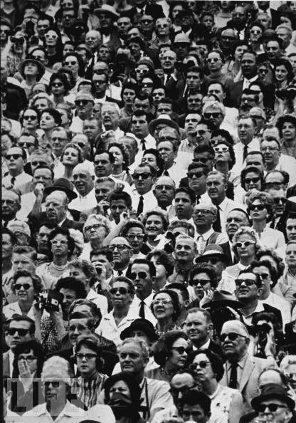 there's just something about crowds of people Crowd Of People Photography, Era Vargas, Crowded Place, Expression Photography, Crowd Of People, People Crowd, Large Crowd, A Level Art, Ap Art