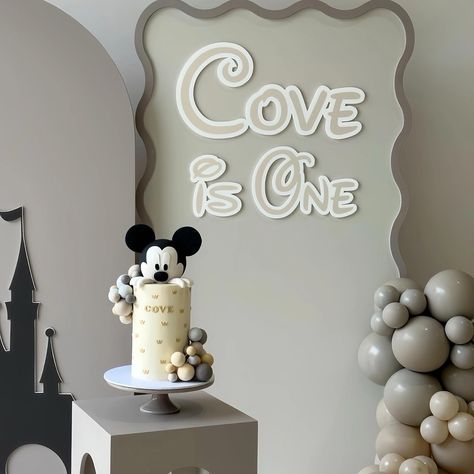 Baby one year 1st birthday party Mickey theme decoration. Use a cream color that your baby feels comfortable with👶 #babyone #babyshower #baby1stbirthday #firstbirthday #babyparty #babypartydecor #babypartyideas #babybirthdayparty #babybirthdaycake #mickeycake #mickeymouse #mickeythemeparty #disneythemedparty #balloondecoration #balloonstylist Baby Mickey Mouse 1st Birthday, 1 Year Birthday Party Ideas, Mickey Birthday Cakes, Mickey Mouse Birthday Decorations, Mickey Mouse Birthday Cake, Mickey Mouse First Birthday, Dream Birthday, Mickey Theme, Mickey Cakes