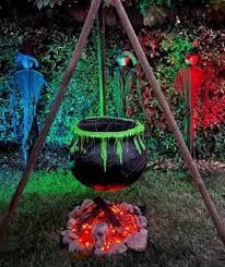 Witch Display, Diy Halloween Witch, Halloween Witch Cauldron, Fake Fire, Scary Halloween Decorations Outdoor, Scary Halloween Decorations Diy, Halloween Haunted House Decorations, Halloween Diy Outdoor, Halloween Outside