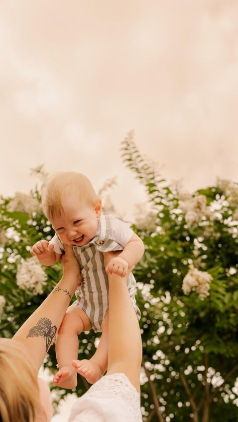 4 Month Old Family Photoshoot, Family Pictures 4 Month Old, Family Photos 2 Month Old, 2 Month Family Photos, 5 Month Photos, Spring Family Pictures With Baby, 6 Months Family Photoshoot, 5 Month Old Family Photoshoot, 4 Month Family Photos