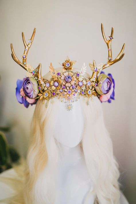 Deer Flower Crown Headband Headpiece Gold Horns - Etsy Deer Costume Makeup, Antler Crown, Antlers Headband, Red Flower Crown, Fantasy Crown, Deer Costume, Headpiece Diy, Tiara Headband, Ren Fair