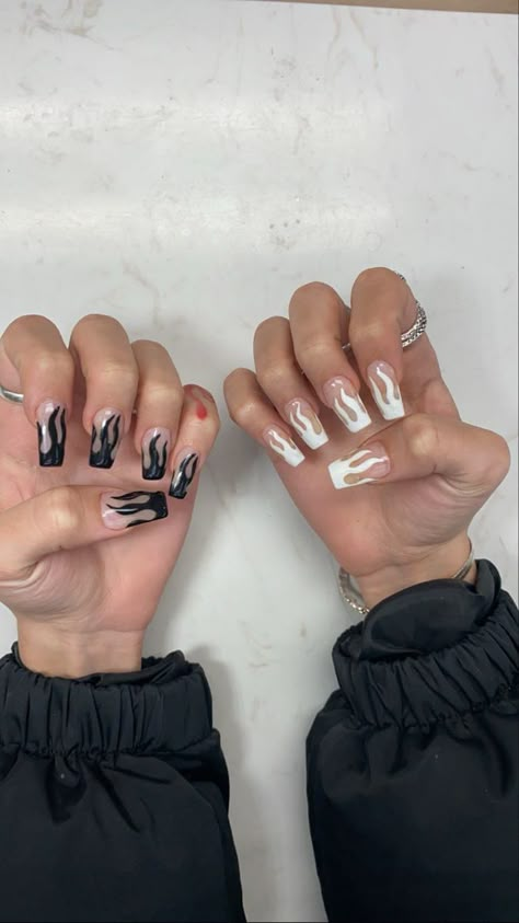 Black and white Matching French Tip Nails Friends, Nails Opposite Hands, Matching Nails With Cousin, Matching Bff Nail Designs, Cute Nails For Best Friends, Matching Nails For Sisters, Bestie Acrylic Nails, Opposite Nails On Each Hand, Opposite Nail Designs On Each Hand