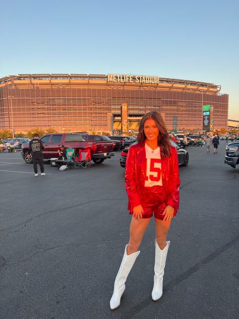 GAME DAY attire - NY JETS vs KC CHIEFS EDITION! Traveled to MetLife stadium to watch the Chiefs take that W! Perfect weather, for a fun red set. #fashion #chiefs #nfl #football #fallfashion #taylorswift #fallstyle Chiefs Game Day Outfit, Chiefs Game Day, Super Bowl Outfit, Game Day Fits, Chiefs Game, Metlife Stadium, Day Fits, Ny Jets, Kc Royals