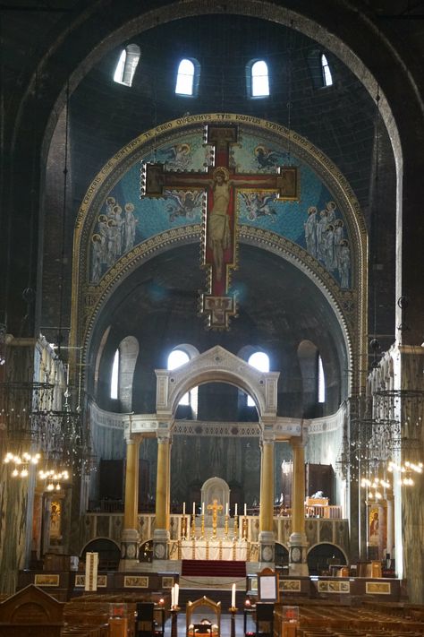 Westminster Cathedral, Westminster London, Art Themes, Christian Art, Westminster, Bentley, Barcelona Cathedral, London, Art