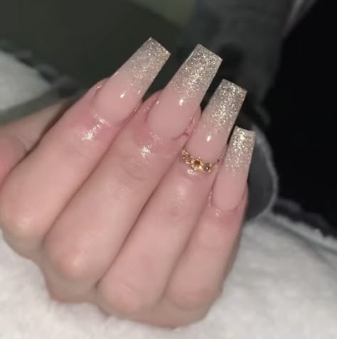 Ombre Glitter Nails Gold, Neutral Quince Nails, Prom Nails Acrylic Medium Length, Champagne Nails Square, Gold Glitter Ombre Nails Acrylic, Champagne Ombre Nails, Gold Nails Acrylic Short, Champagne Nails Acrylic Quince, Gold Ombre Nails Glitter