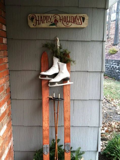 35 Amazing Vintage Ski and Ice Skates Decorations Vintage Ski Decor, Vintage Skis, Old Skis, Vintage Decorations, Ski Decor, Christmas And Winter, Ice Skates, Vintage Ski, Snow And Ice