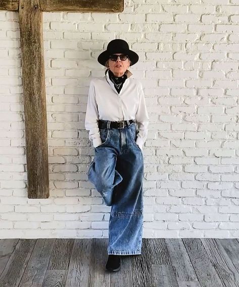 Diane Keaton Style, Dianne Keaton, Annie Hall, Style Guru, Skater Jeans, Diane Keaton, Advanced Style, Oversized Blazer, Mode Inspo