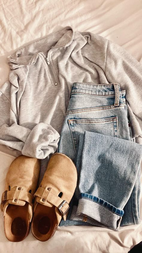 Fort Worth Texas Stockyards Outfits, Simple Fall Outfits 2023, Outfit Ideas Boho Casual, Comfy Mom Aesthetic, Comfy Cute Aesthetic, Mom Style Aesthetic, Casual Winter Outfits Comfy Plus Size, Clean Mom Aesthetic Outfits, Utah Mom Aesthetic Outfits