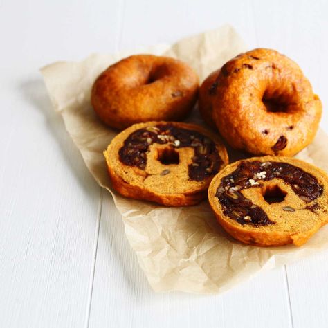 Healthy Sweet Potato Bagels Stuffed With Vegan Pecan Pie - All Purpose Veggies Sweet Potato Bagel, Vegan Pecan Pie, Healthy Sweet Potato, Vegan Pecan, Danish Dough, Pecan Pie Filling, Dried Dates, Stuffed Sweet Potato Healthy, Bagel Recipe