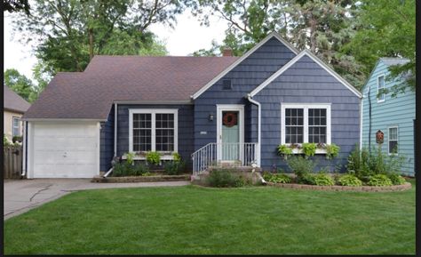 Hale Navy - Benjamin Moore Exterior Color Schemes Blue, Behr Exterior Paint Colors, Cottage Exterior Colors, Behr Exterior Paint, Navy Blue Houses, Dark Blue Houses, Wythe Blue, Navy Houses, Paint Blue