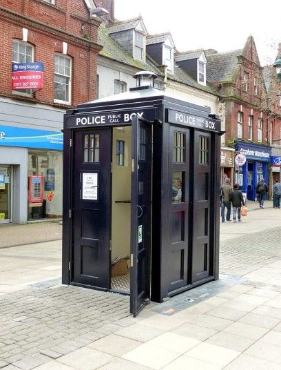 Yellow Telephone, Red Telephone Box, Blake Lively Style, London Police, Charles James, Telephone Box, Irish Cottage, Doctor Who Art, Doctor Who Tardis