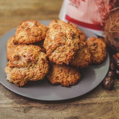 Coconut Rock Cakes Recipe, Coconut Drops Recipe, Coconut Ice Recipe, Coconut Drops, Flaxseed Bread, Rock Cakes, Cake Magic, Salt Fish, Fry Bake