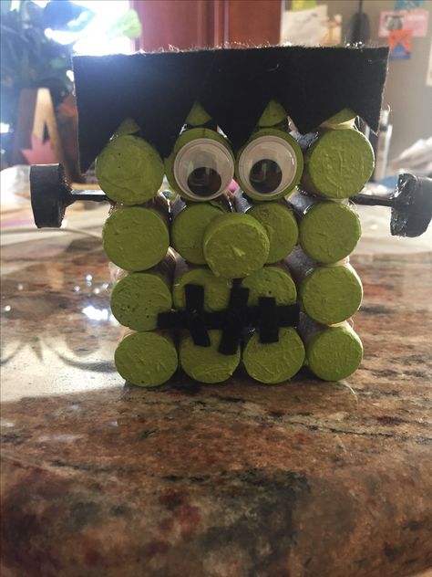 Halloween Crafts With Wine Corks, Wine Cork Ghost, Halloween Wine Cork Crafts, Wine Cork Halloween Crafts, Halloween Cork Crafts, Fall Wine Cork Crafts, Pumpkin Made Out Of Wine Corks, Frankenstein Wine Cork, Fall Cork Projects