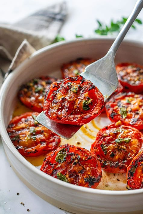 Olive Tomato Recipes, Tomato And Olive Oil, Tomato Season Recipes, Clean Eating Tomato Recipes, Medditeranean Side Dishes, Grilled Tomatoes Recipes, Tomato Side Dish, Tomato Side Dishes, Grilled Side Dishes