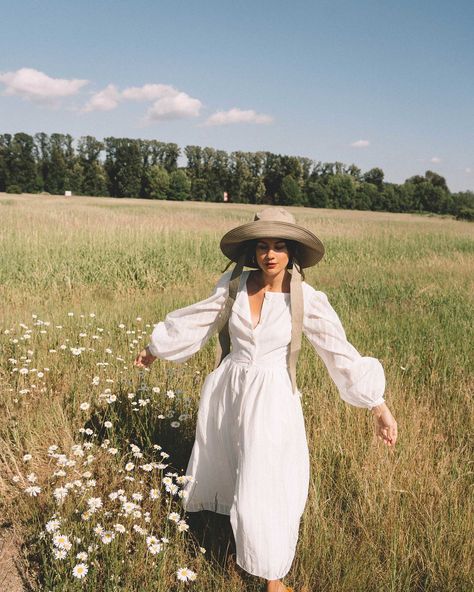 Photoshoot White Dress, White Dress Photoshoot, Sarah Christine, Sarah Butler, Retro Photoshoot, Dress Photoshoot, Billowy Sleeves, Cottagecore Fashion, White Cotton Dress