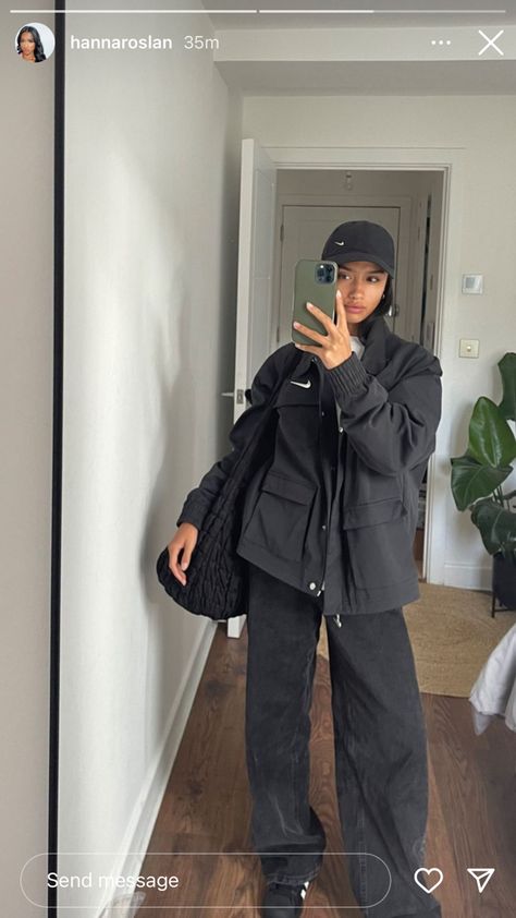 Raining Aesthetic Outfit, Rain Jacket Outfit Aesthetic, Black Windbreaker Outfit, Oversized Jean Jacket Outfit, Spring Jacket Outfit, Windbreaker Outfit, Winter Outfits Aesthetic, Jean Jacket Outfits, Hijabi Outfits