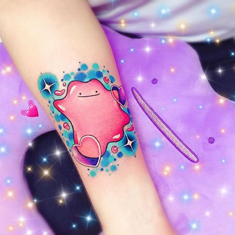 Hopie💚 on Instagram: “💕Meet my new best friend, Ditto!💕 • I had the most amazing experience getting tattooed by the incredible @tamagothchick this morning! 💞…” Ditto Tattoo, Pokemon Tattoos, Getting Tattooed, Video Game Tattoos, Body Tattoo Design, Pokemon Blue, Pokemon Tattoo, Spooky Tattoos, Gaming Tattoo