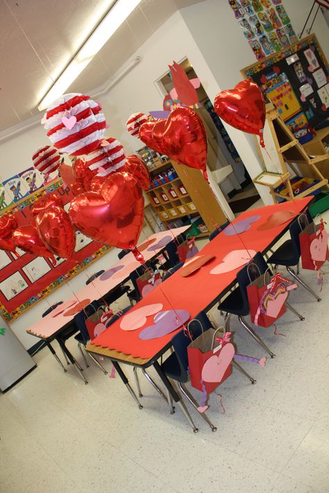 Decorating for preschool Valentine's party. Valentine's Day Party Games For Preschool, Kinder Valentines Party, Valentines Party For Kindergarteners, Daycare Valentine Party Ideas, Valentines Day Crafts For 2nd Grade, Preschool Valentines Party Ideas, Easy Valentines Day Decorations For Kids, Valentines Gift From Student To Parent, Valentines Party School Classroom