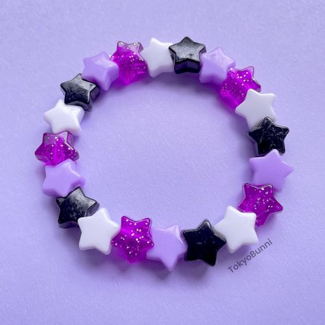 This bracelet is made of adorable star beads in purple witchy colors! Made to fit up to a 7 inch wrist. If you have any questions please message me! Halloween Kandi Bracelets, Purple Pastel Goth, Star Beaded Bracelet, Bracelets Kandi, Pastel Accessories, Kandi Inspo, Diy Kandi Bracelets, Goth Kawaii, Colorful Bead Bracelets