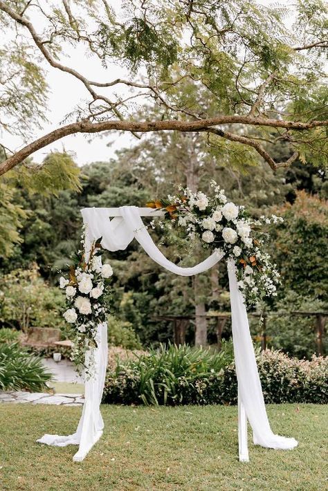 Romantic White And Green Wedding, White Rose Wedding Arbour, White And Green Floral Wedding Arch, White Arbour Flowers, White Rose Arbour, Magnolia Wedding Arch, Wedding Arch Styles, White And Green Wedding Arch, White Arch Flowers