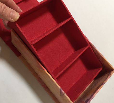 Tutorial for divided box insert Diy Jewelry Box Insert, Jewelry Box Inserts Diy, Cartonnage Boxes Tutorial, Cartonnage Boxes, Router Box, Diy Jewelry Box, Studio Craft Room, Craft To Sell, Diy Router