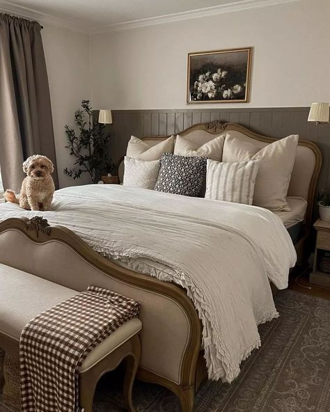 Where traditional meets Luxury 🤎 We are in love with the overall vibe of this bedroom; the dark brown panelling, the patterned cushions and the traditional style wall lamps and of course our fave little Bailey perched at the end of the bed 🐶 Shop our Chic Super King Linen Upholstered Bed in Weathered Wood today for the ultimate spring bedroom glow up! @allchloerose Panelled Bedroom, Linen Upholstered Bed, Small Apartment Balcony Ideas, Bedding Inspiration, Classic Bedroom, Brown Walls, Bedroom Boho, Upholstered Bed, Main Bedroom