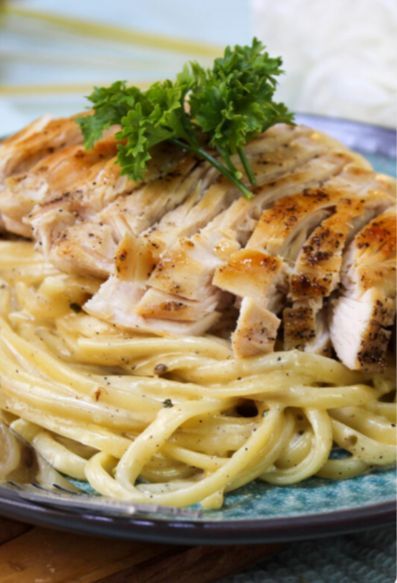 Indulge in the rich history of Fettuccine Alfredo, a Roman dish born from love and simplicity.‍‍‍ Ready to recreate this timeless classic? Creamy Linguine, Linguine Alfredo, Alfredo With Chicken, Chicken Alfredo Pasta, Fettuccine Alfredo, Alfredo Pasta, Chicken Alfredo, Linguine, Chicken Recipe