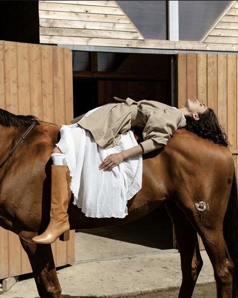 Horse And Girl, Equestrian Photoshoot, Equine Photography Poses, Cowgirl Photoshoot, Horse Photography Poses, Horse Fashion, Wild Spirit, Film Inspiration, Western Chic