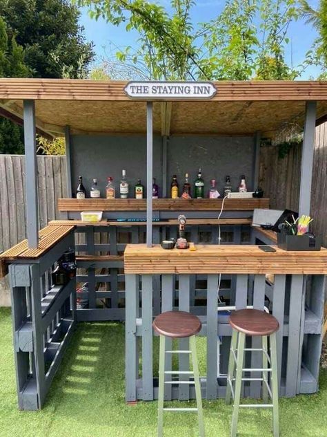 Bar Made From Pallets, Patio Plan, Diy Patio Ideas, Balcony Decoration, Balcony Ideas Apartment Outdoor, Pallet Bar, Pallet Patio, Backyard Bar, Balcony Ideas Apartment