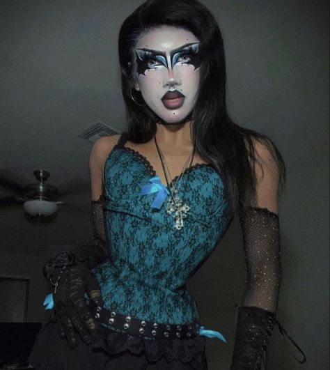 Goth Drag Queen, Goth Drag Makeup, Goth Drag, Drag Queen Makeup, Gothic Looks, Drag Makeup, Alt Girl, Emo Goth, Queen Makeup