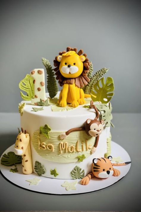 cake safari theme Animal Themed Birthday Party Cake, 1st Birthday Cake Animal Theme, Jungle Theme First Birthday Cake, Zoo Birthday Cake Boy, Lion Jungle Cake, Cake Designs Jungle Theme, Jungle Safari Theme Cake, Jungle Bday Cake, Wild Cake Birthday