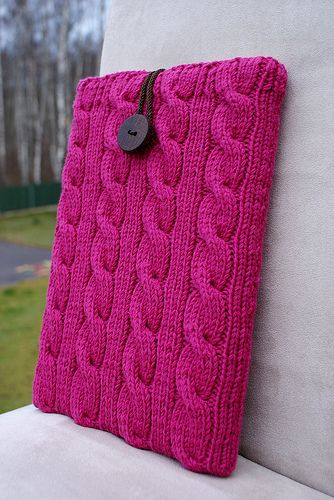 Knitted Tablet Case, Crochet Tablet Cover, Old Sweater Crafts, Crochet Laptop Case, Iphone Sleeve, Crochet Bookmark Pattern, Kindle Sleeve, Crochet Cable, Crochet Bookmarks