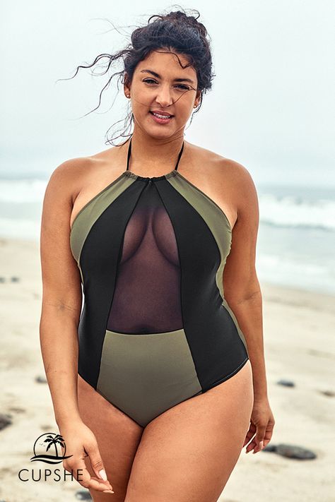 Plus Size One Piece, Swimsuit Collection, Striped One Piece, Costume Intero, Plus Size Swimsuits, Swimsuits Halter, Beach Dresses, Curvy Fashion, Women Swimsuits