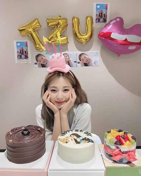 misa •ᴗ• on Twitter: "Tzuyu’s IG update “Thank you to everyone who wished me happy birthday~!! ONCE always make me feel so loved every birthday 💓💓 Thank you so much for being with me and always being a huge strength for me ❣" #TWICE #트와이스 @JYPETWICE… https://t.co/NyTxA3Yalp" Twice Birthdays, Tzuyu Body, Chou Tzuyu, Tzuyu Twice, Hirai Momo, Meus Pins, Kpop Girl Groups, One In A Million, Instagram Update