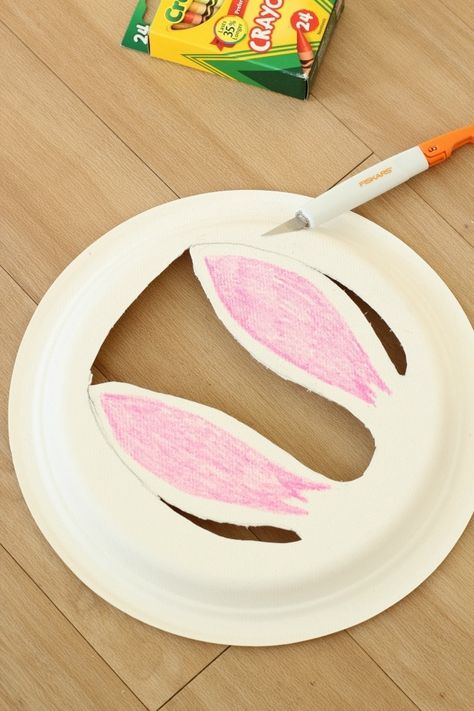 How to Make a Paper Plate Bunny Hat Complete with Ears Paper Plate Bunny, Paper Plate Hats, Bunny Ears Template, Valentine Paper, Easter Arts And Crafts, Bunny Plates, Fun Easter Crafts, Art Activities For Toddlers, Modern Outdoor Kitchen