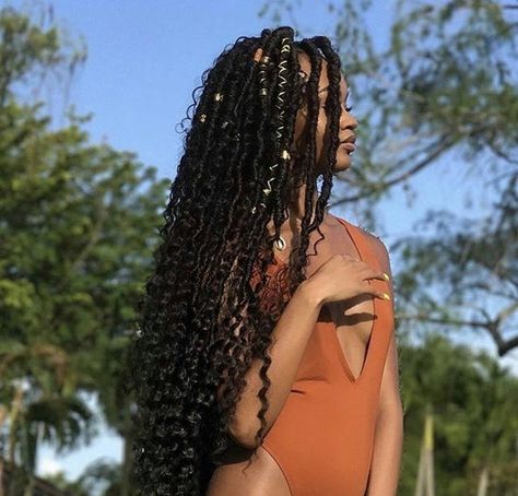 Goddess Faux Locs, Faux Locks, Faux Locs Hairstyles, Afrikaanse Mode, Hair Laid, Scene Hair, Locs Hairstyles, Baddie Hairstyles, Box Braids Hairstyles