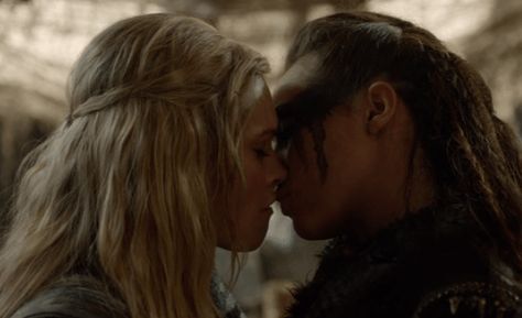 Clarke and Lexa - The 100 Clarke And Lexa Kiss, Clarke E Lexa, Lexa E Clarke, Lexa Y Clarke, Clarke And Lexa, Lexa The 100, The 100 Clexa, The 100 Show, Fan Fiction Stories