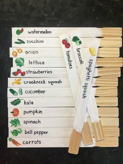 Painted Garden Markers, Paint Stick Garden Markers, Popsicle Stick Plant Markers, Popsicle Stick Garden Labels, Vegetable Garden Labels, Garden Stakes Diy, Garden Planting Ideas, Garden Sticks, Garden Markers Diy