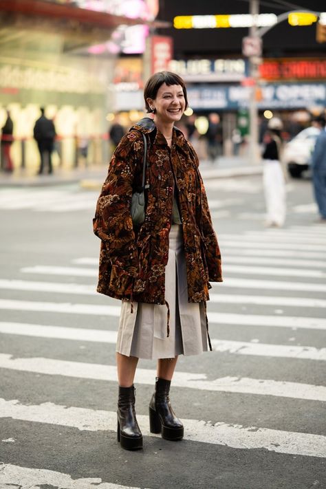 New York Fashion Week Fall 2023 Street Style Photography — karyastreetstyle Fashion Week Fall 2023, Eclectic Clothing Style, Modern Mother Of The Bride, 2023 Street Style, Outfit Recipes, Eclectic Fashion Style, Street Style Photography, Foo Foo, Top Street Style