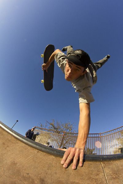 skate Handplant Fisheye Photography, Skate Photography, Classic Skateboard, Skate Photos, Skate And Destroy, Life Drawing Reference, Skateboard Photography, Male Pose Reference, Perspective Photography