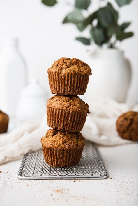 Healthy Carrot Muffins, Carrot Cake Recipe Homemade, Carrot Cake Dessert, Currant Recipes, Carrot Cake Recipe Healthy, Peach Cobbler Muffins, Carrot Muffin Recipe, Ginger Muffins, Breakfast Baking