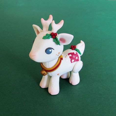 #Sculptober and this is actually day 30, which is going to be holiday. I wanted to make until day 20 in order but I can't think of anything… Crafts Cute, Art Miniature, Polymer Clay Art, I Did It, Clay Art, Deer, Polymer Clay, Miniatures, Novelty Christmas